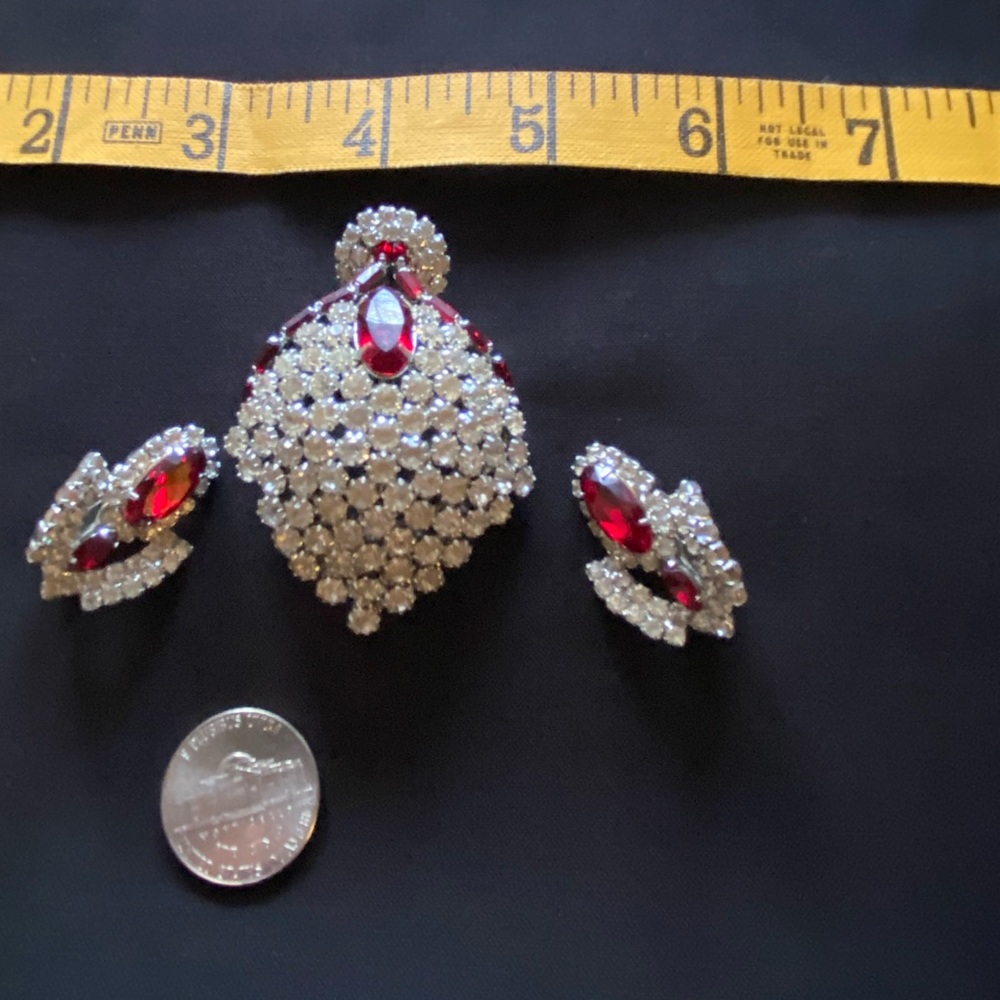Beautiful vintage brooch and earrings